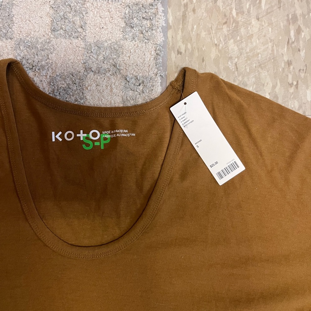 Olive KOTO urban outfitters boxy tee